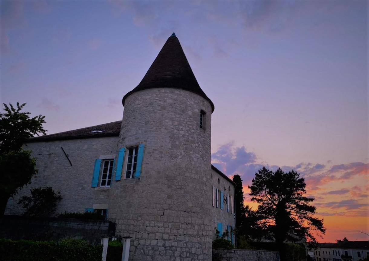 Un Petit Chateau Lauzun Exteriör bild