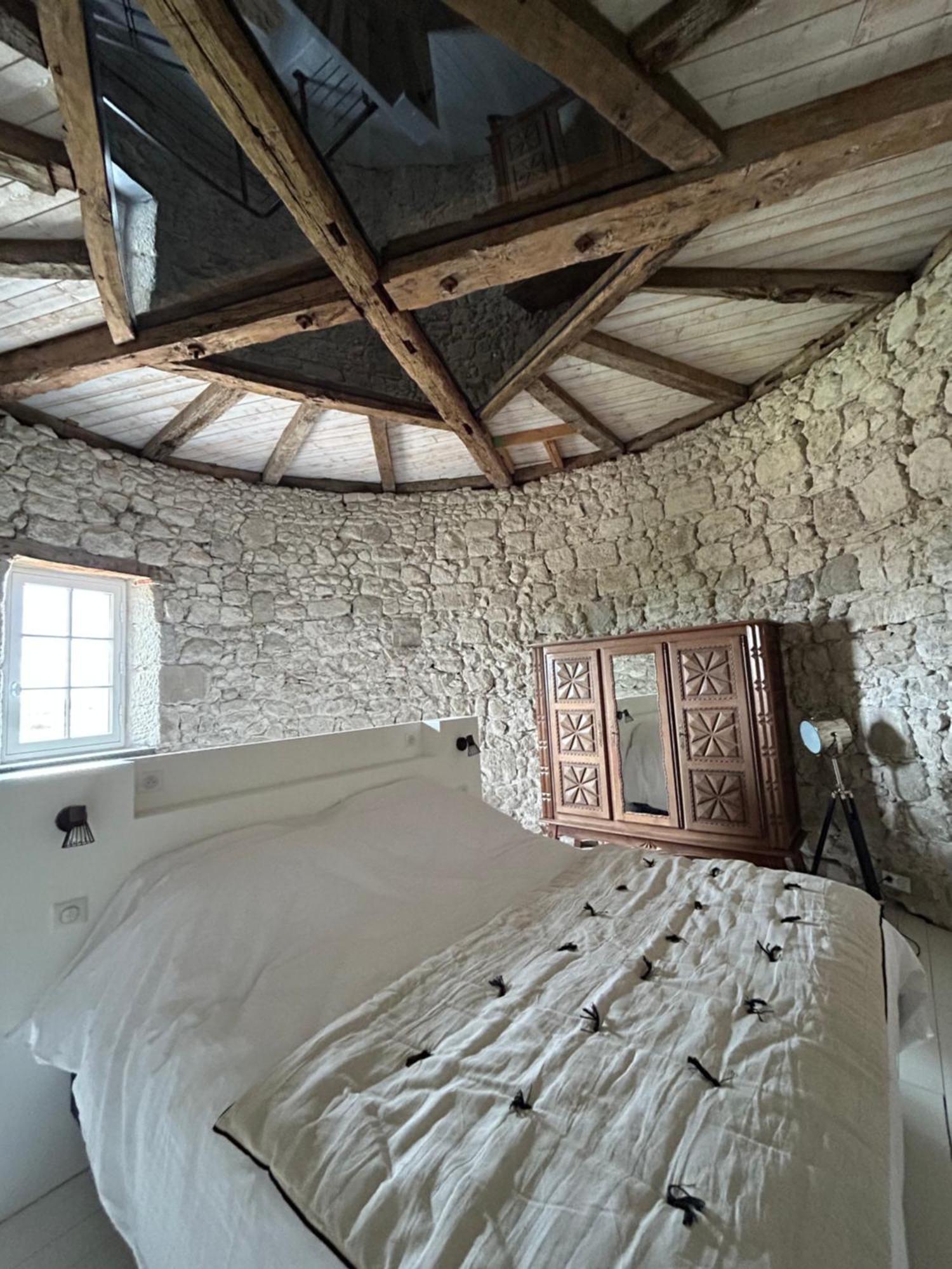 Un Petit Chateau Lauzun Exteriör bild